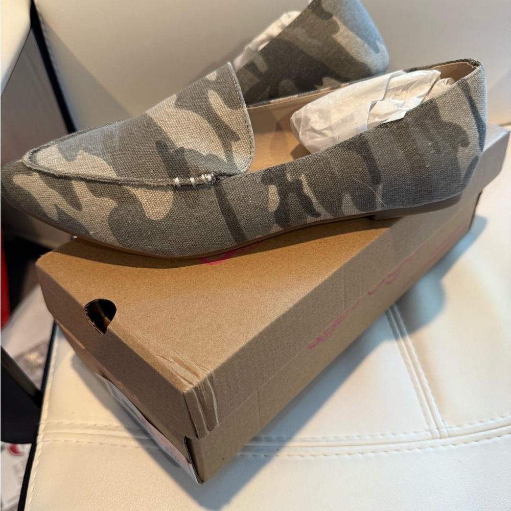 Sugar Amore Canvas Camouflage Loafers 8.5 New